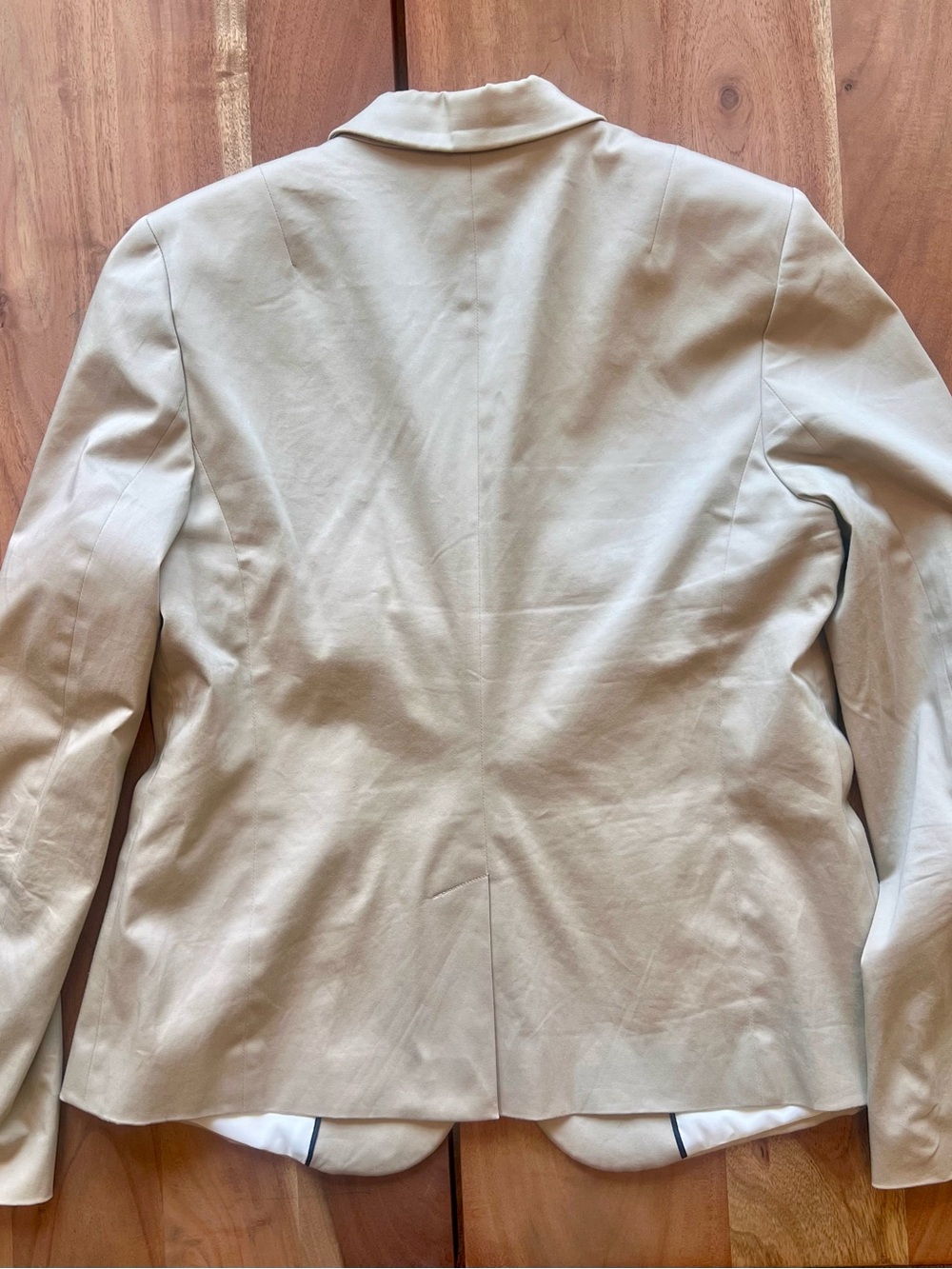 Banana Republic Women's Tailored Cream Blazer - Picture 3 of 7